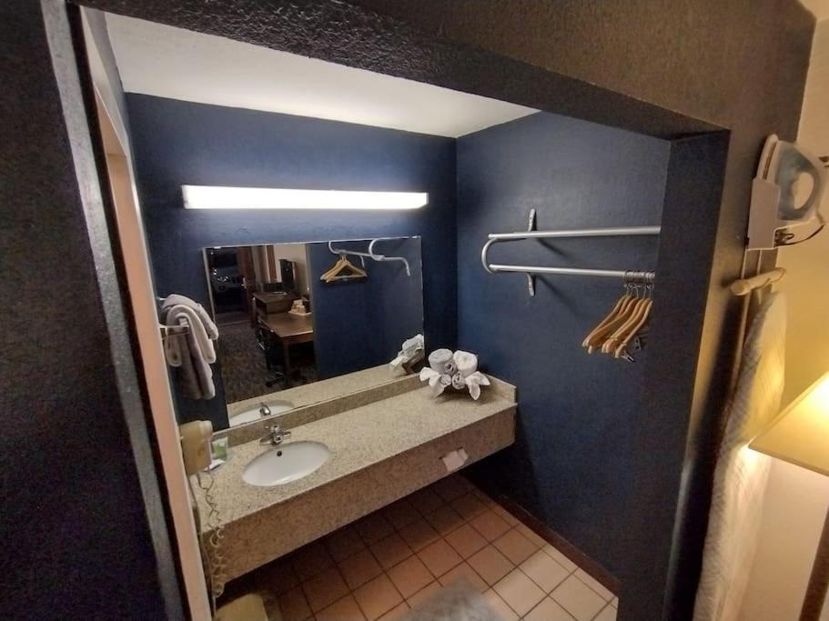 Hotel 2 Queen Beds Hotel Room 237 Booking Stillwater Exterior foto